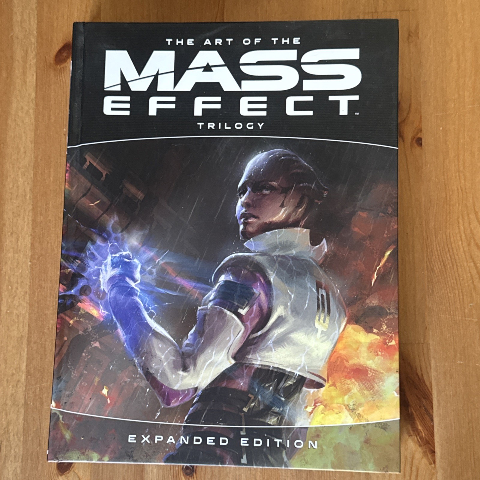 The Art of the Mass Effect Trilogy Expanded Edition Bioware Hardcover Good Cond.