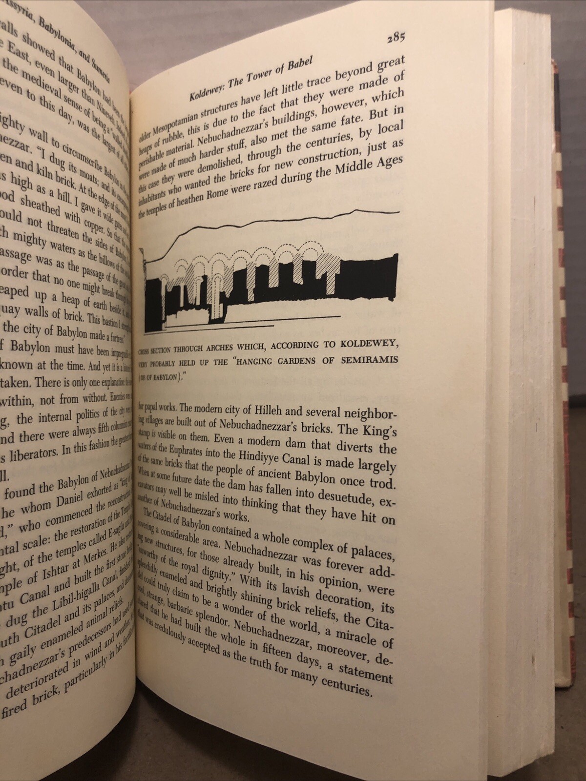 Gods, Graves & Scholars: The Story of Archaeology by C.W. Ceram – 1968 – HCDJ