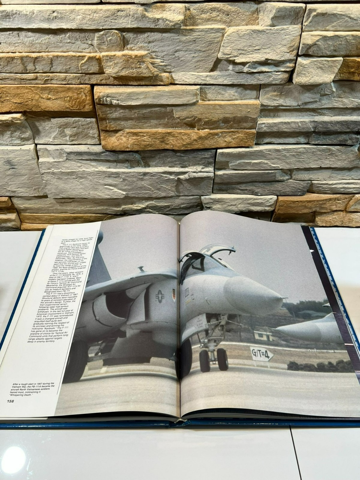 The Complete Book of Top Gun by Andy Lightbody and Joe Poyer 1990 HCDJ