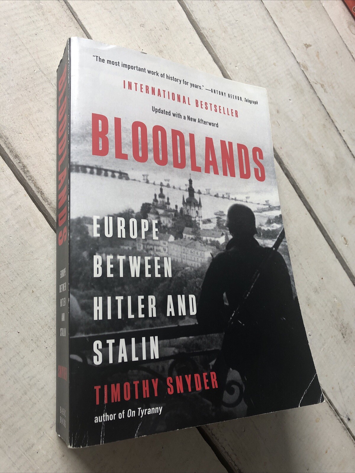 Bloodlands Europe Between Hitler and Stalin Timothy Snyder Paperback 2022