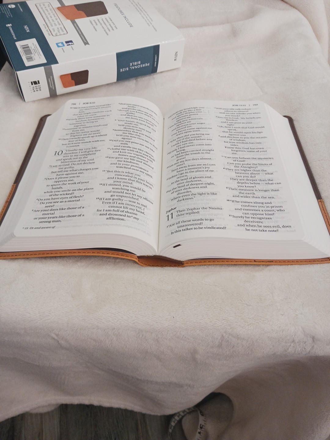 NIV Bible Large Print Lays Flat DuoTone Chocolate/Amber Leathersoft Brand New