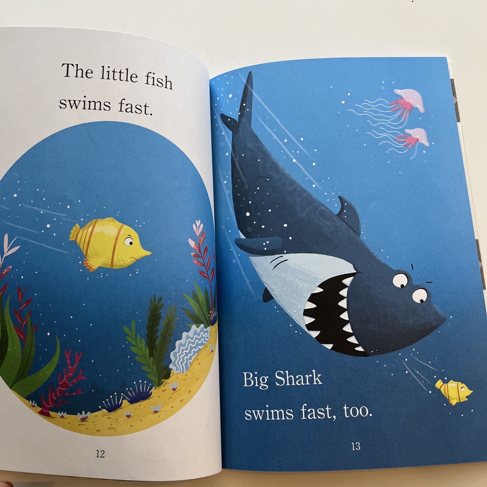Step into Reading Ser.: Big Shark, Little Shark by Anna Membrino (2017, Trade…