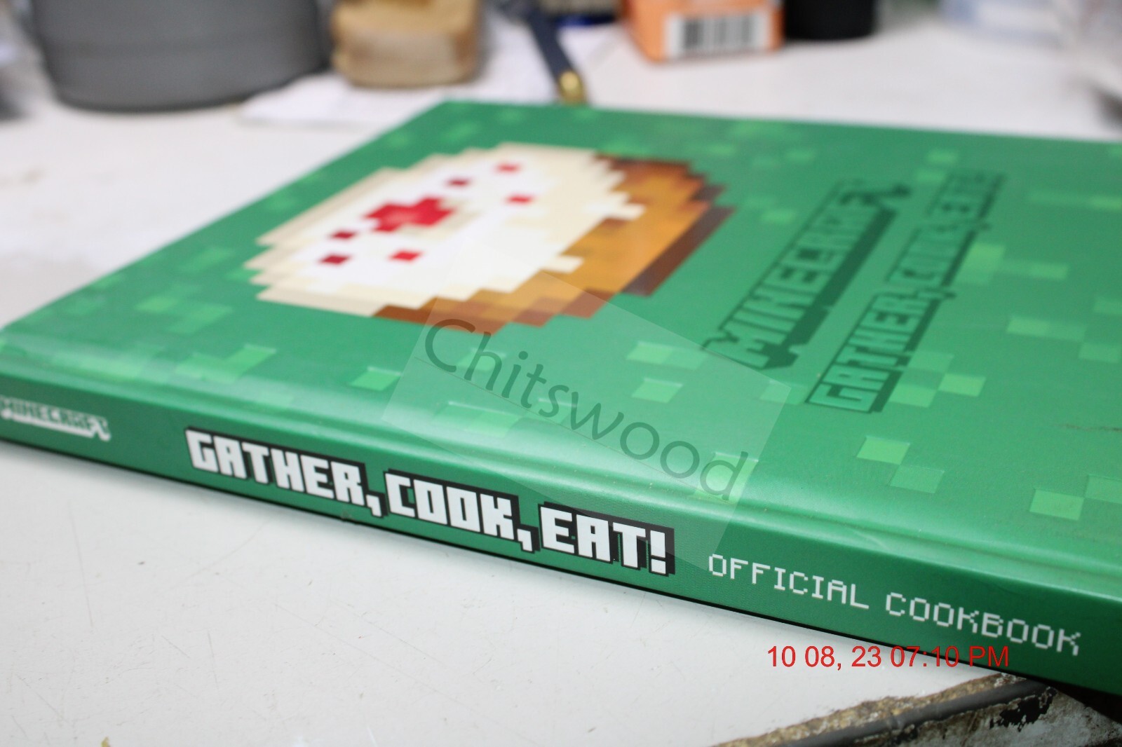 Minecraft: Gather, Cook, Eat! Official Cookbook by Tara Theoharis (2023,…