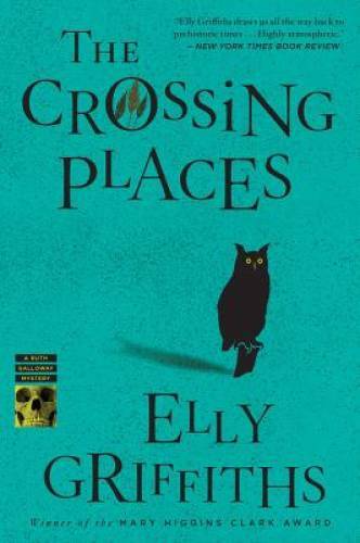 The Crossing Places (Ruth Galloway Mysteries) – Paperback – GOOD