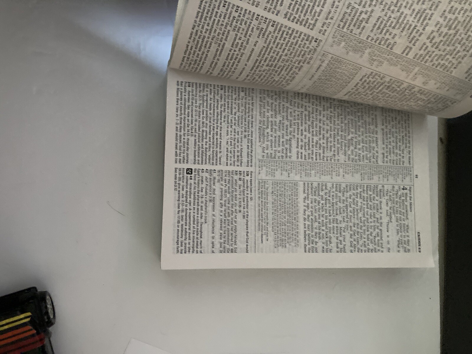 NIV Study Bible : Donald Burdick 1995, Paperback,…Does have some writing.