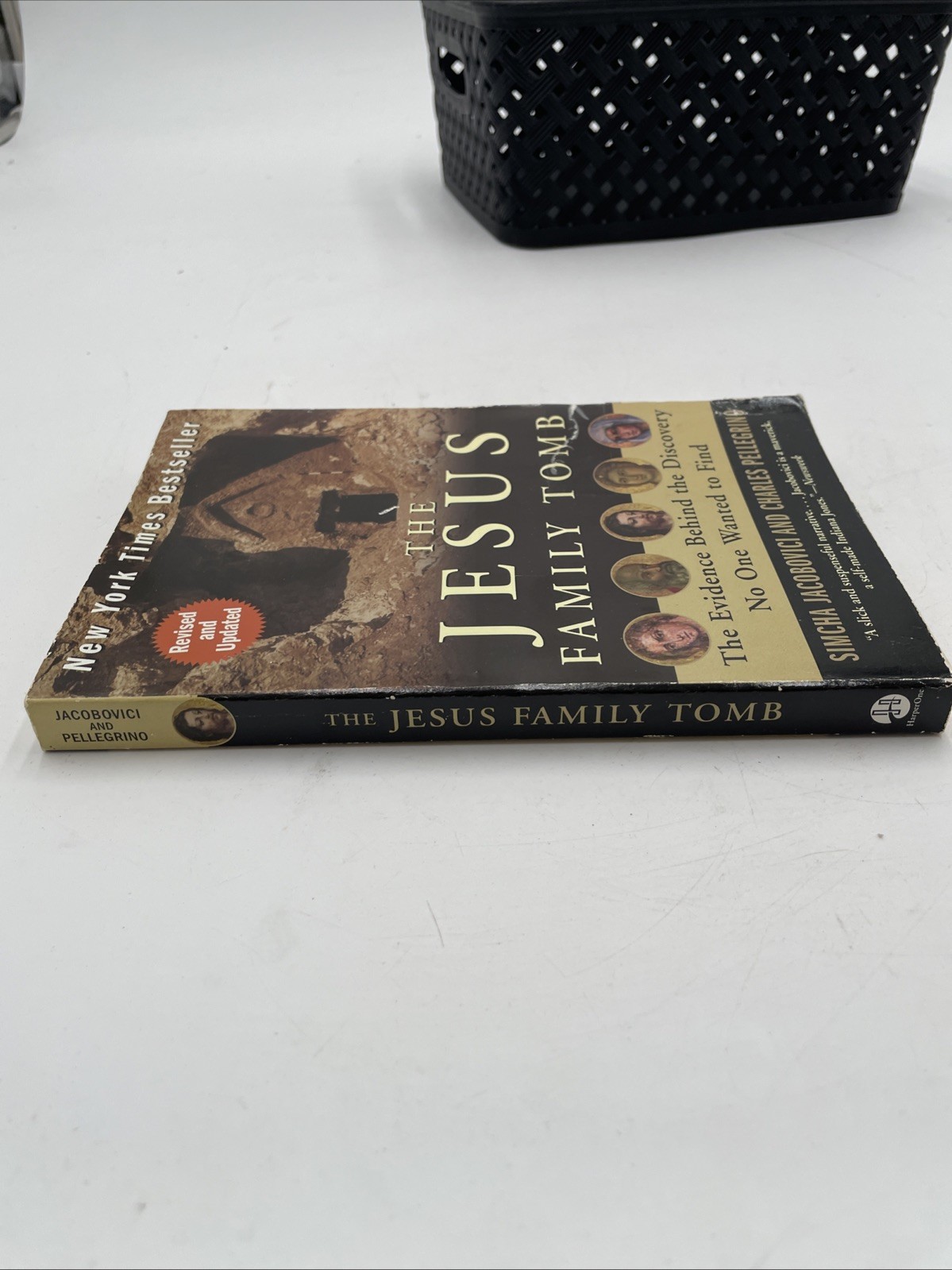 The Jesus Family Tomb: – Paperback, by Jacobovici Simcha; Pellegrino – Good