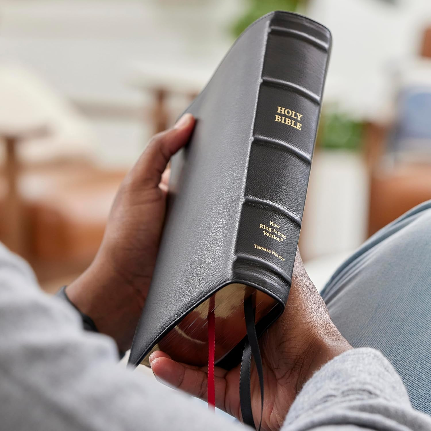 NKJV Bible: Single-Column Verse-By-Verse W/ 72,000 Cross-References, Black Goats