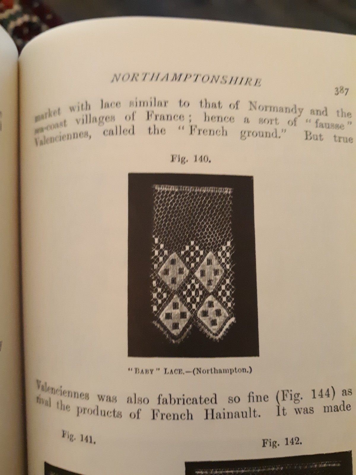 History of Lace by Bury Palliser (English) Paperback 266 Illustrations 1984 Ed.