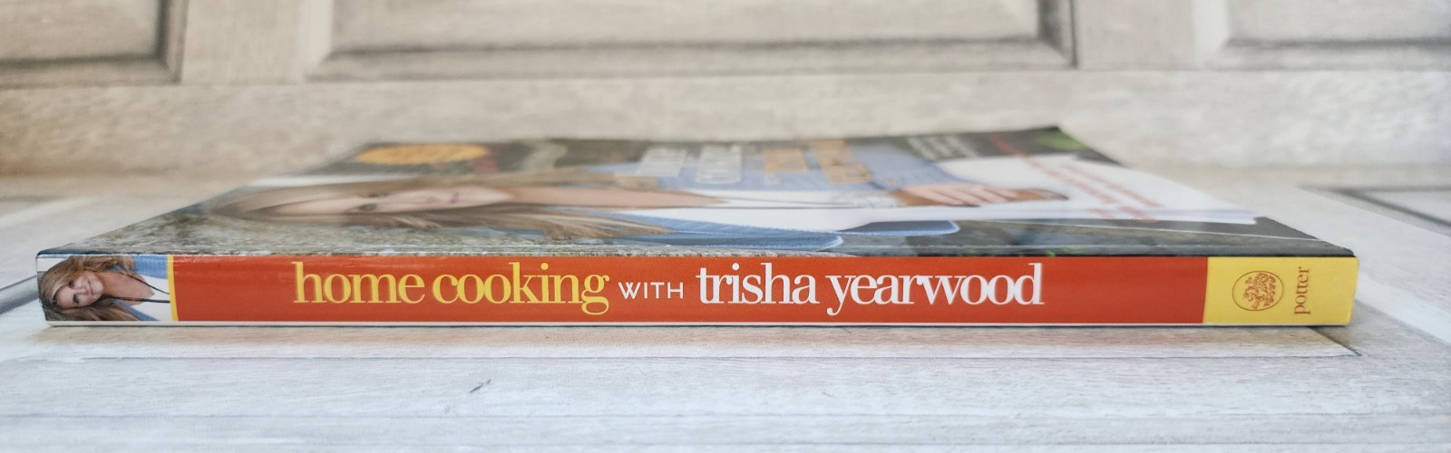 Home Cooking Trisha Yearwood paperback cookbook 2010 Southern recipes 223 pages