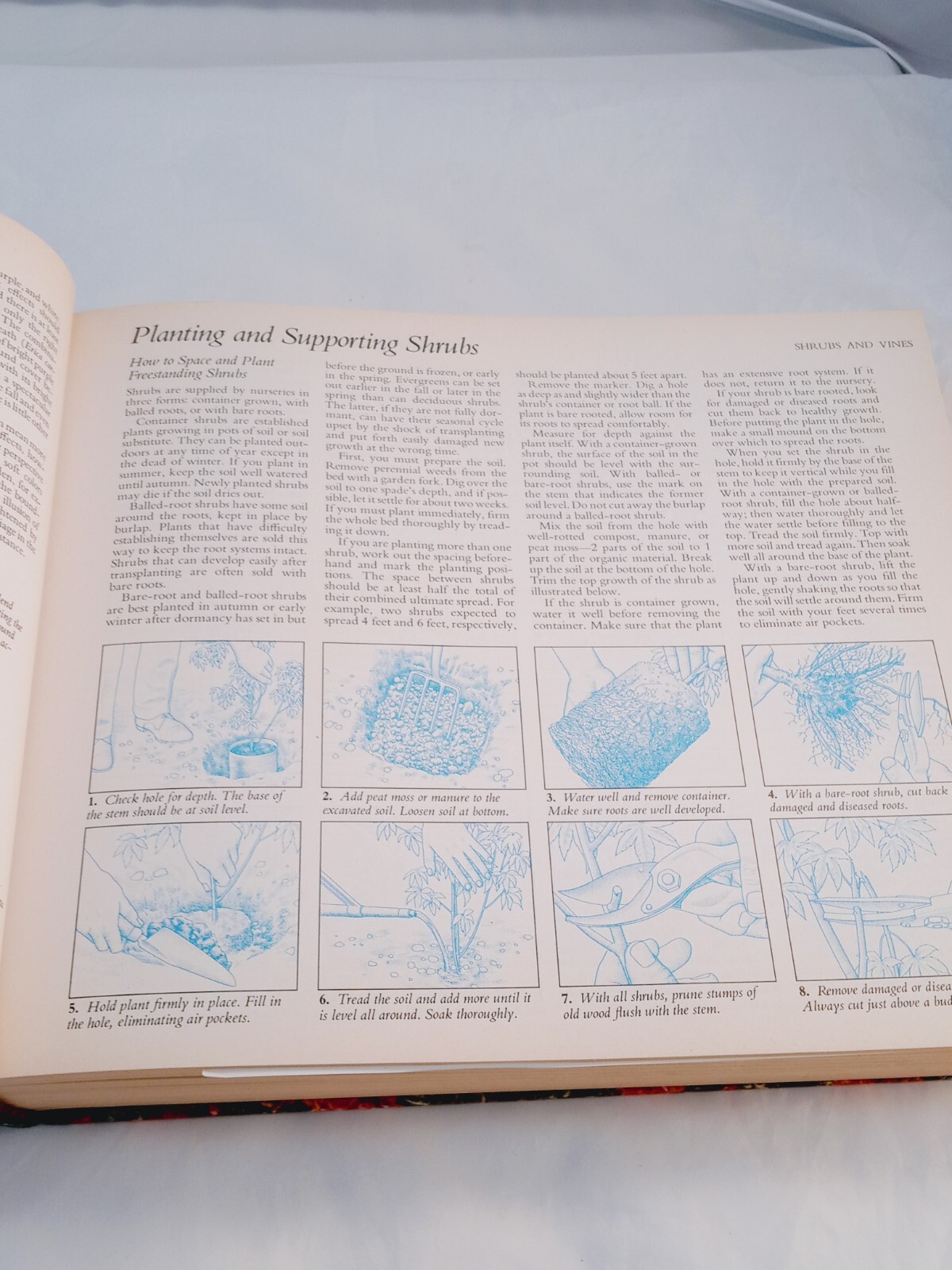 Vintage 1978 Reader’s Digest Illustrated Guide to Gardening Hardcover; 672 pages