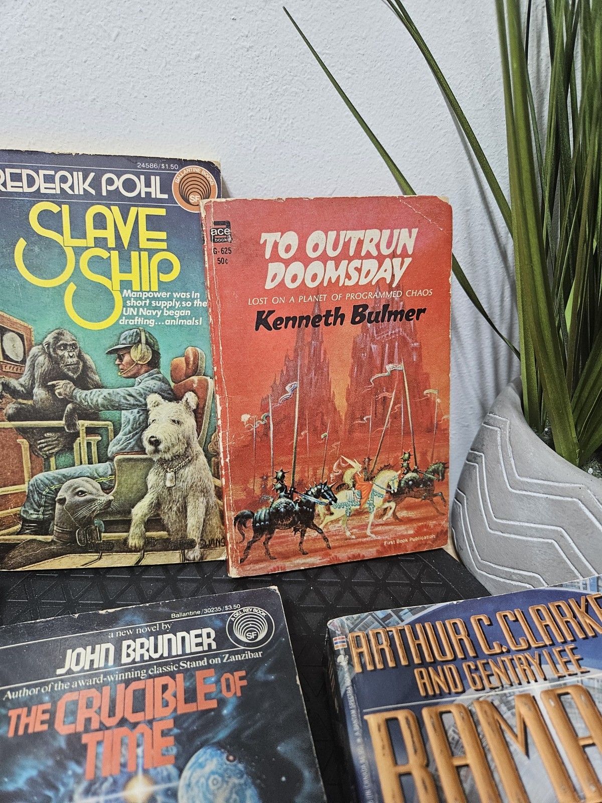 Lot Of 10 Sci Fi Paperback Books TITLES SEEN