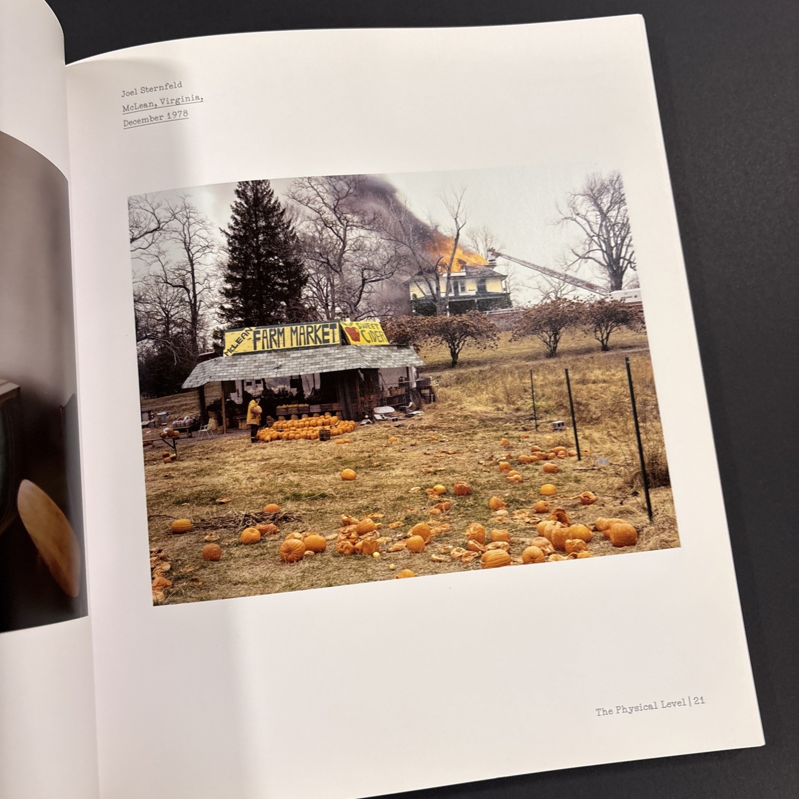 The Nature of Photographs A Primer Stephen Shore Paperback 9780714859040