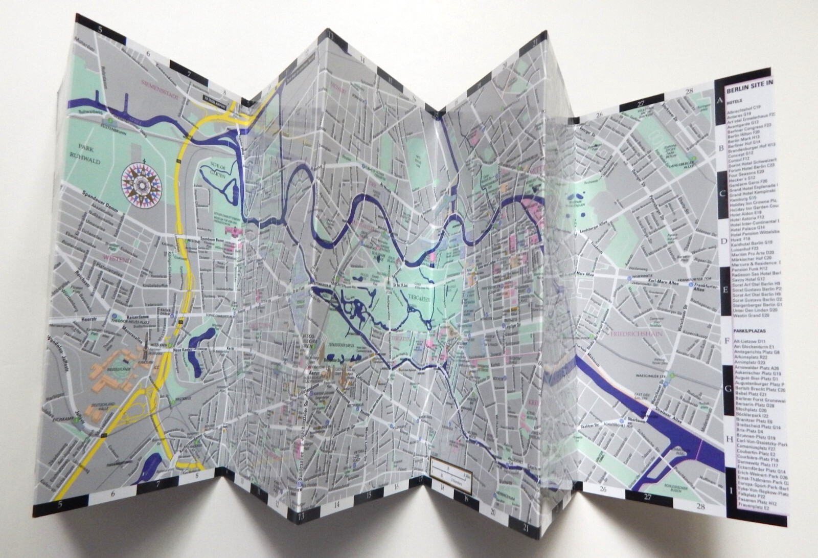 Streetwise Berlin Map – Laminated City Center Street Map