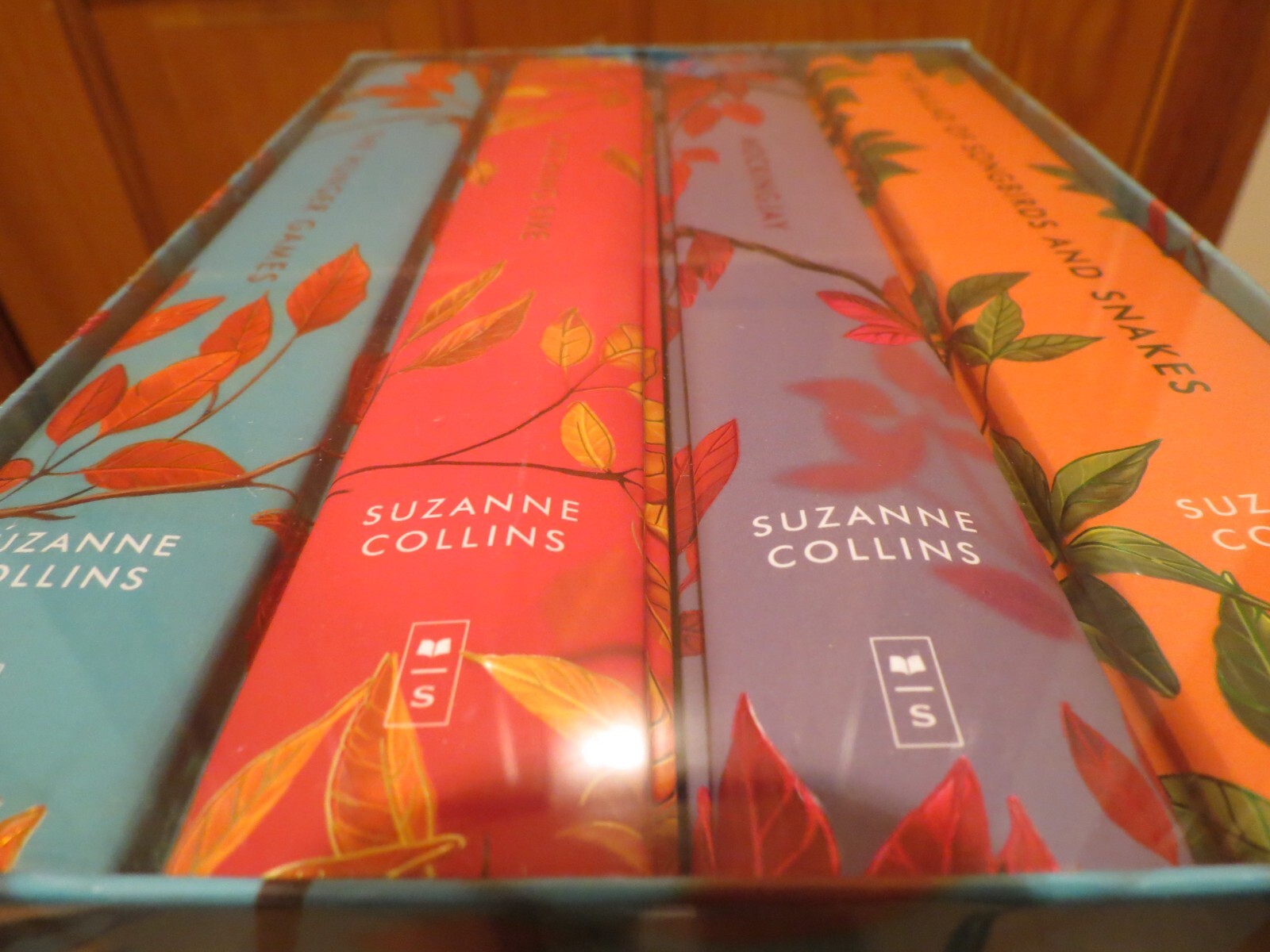 The Hunger Games Deluxe UK Collection by Suzanne Collins – 4 Book Set