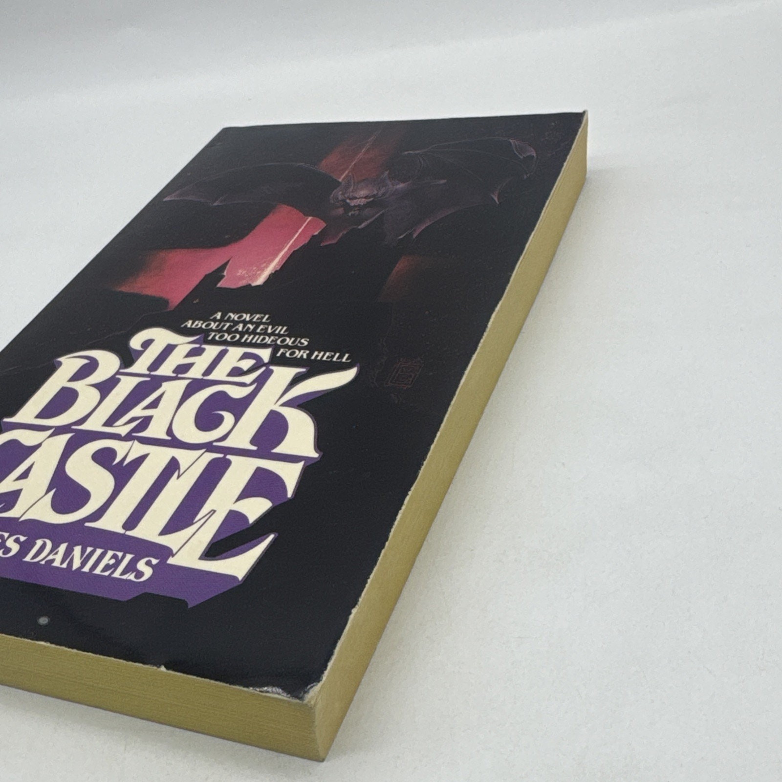 THE BLACK CASTLE BY LES DANIELS PB BOOK 1ST BERKLEY (1979)
