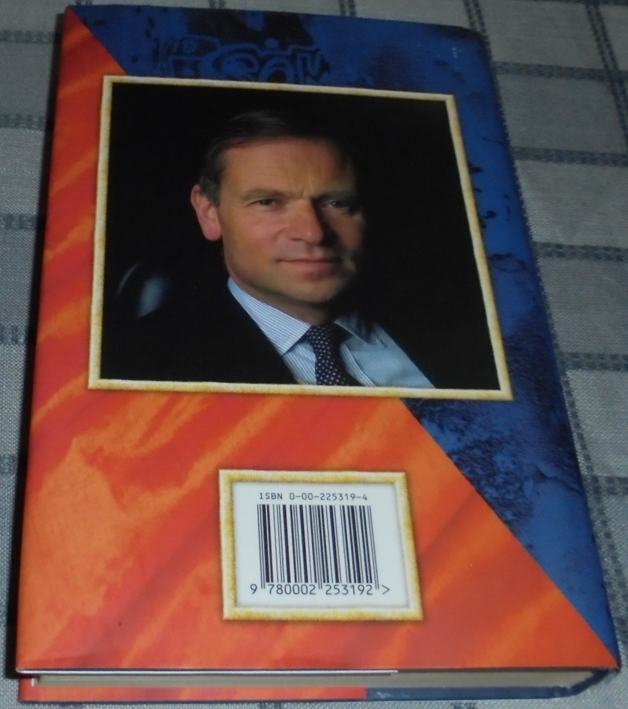 THE ELEVENTH COMMANDMENT BOOK BY JEFFREY ARCHER HARDCOVER 1998 16CM X 24CM