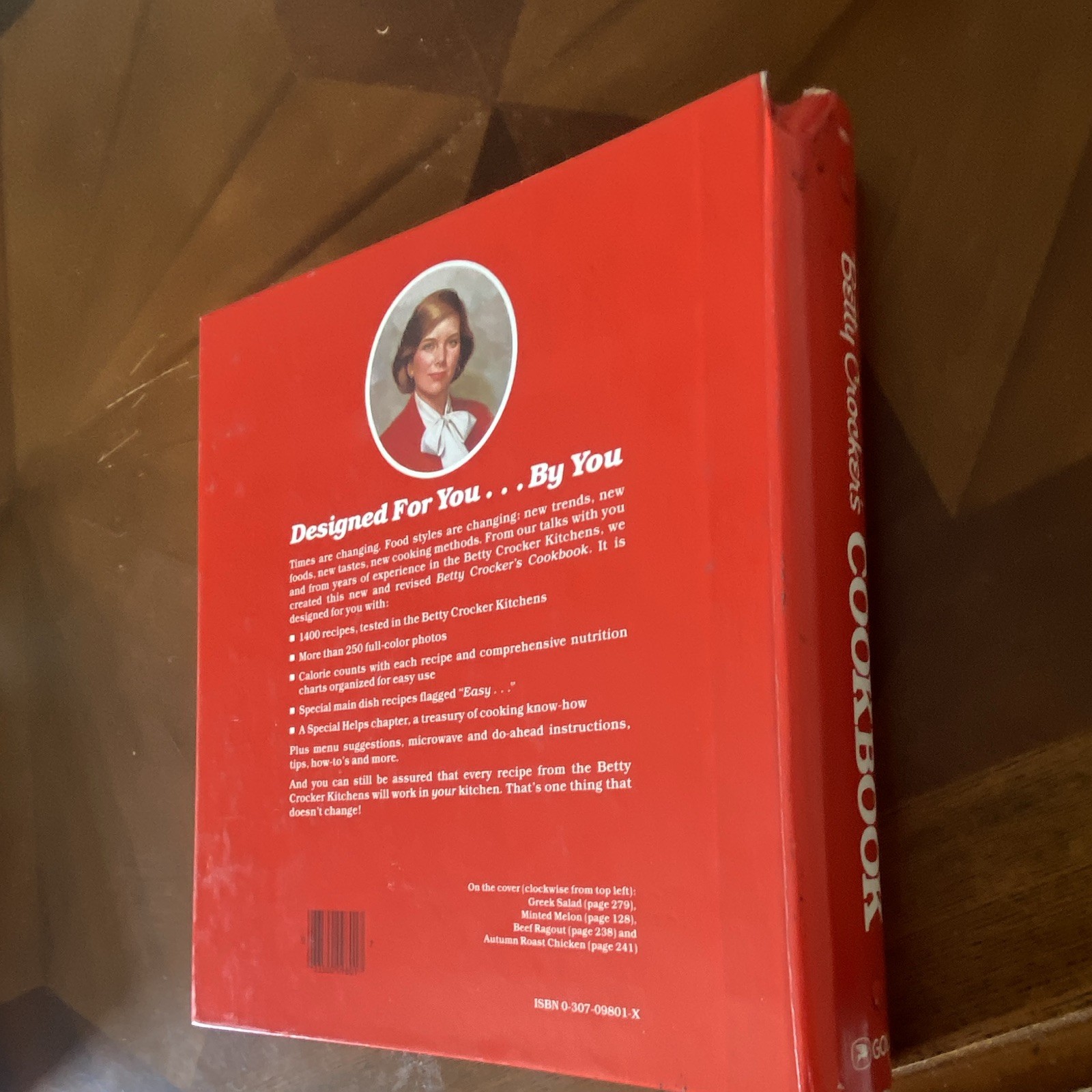 Betty Crocker Betty Crocker’s Cookbook Ring Binder Ring/Wire Bound Golden
