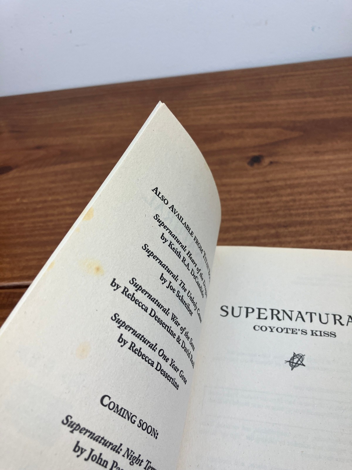 Supernatural: Coyote’s Kiss by Christa Faust 2011 Titan Books – TV Show