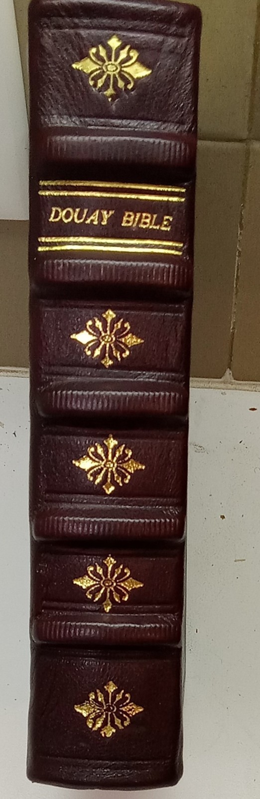 ANTIQUE DOUAY RHEIMS CATHOLIC VULGATE BIBLE; FINE BINDING FULL LEATHER