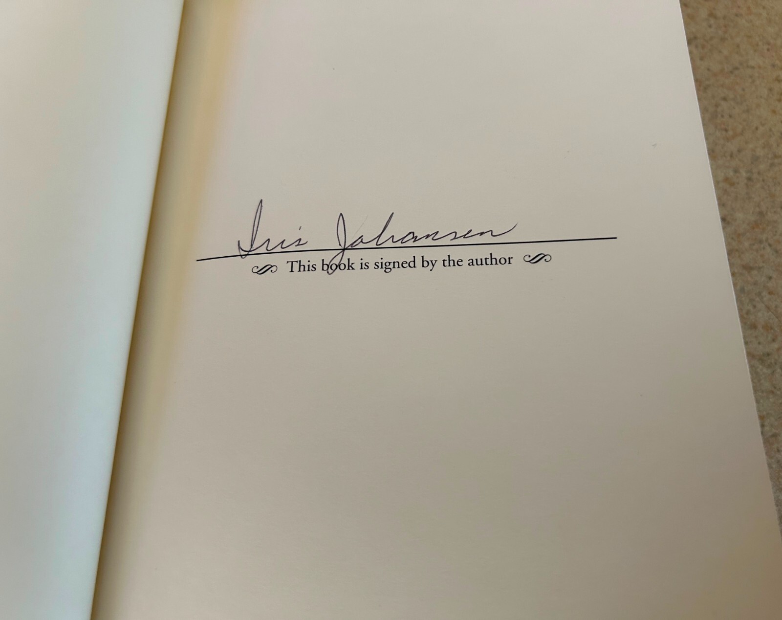 Iris JOHANSEN — Shattered Mirror (Eve Duncan Mystery) — 2018 SIGNED 1st Ed HC