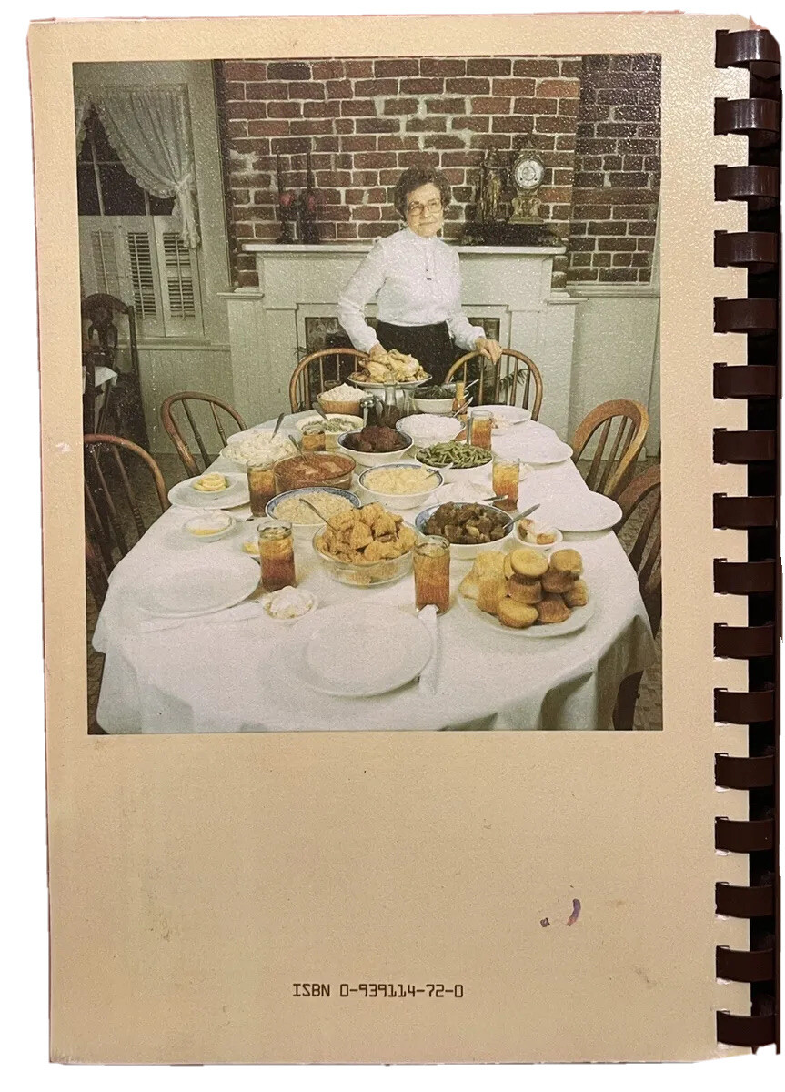 1985 SAVANNAH, GA, MRS. WILKES BOARDING HOUSE FAMOUS RECIPES COOKBOOK 106 PAGES