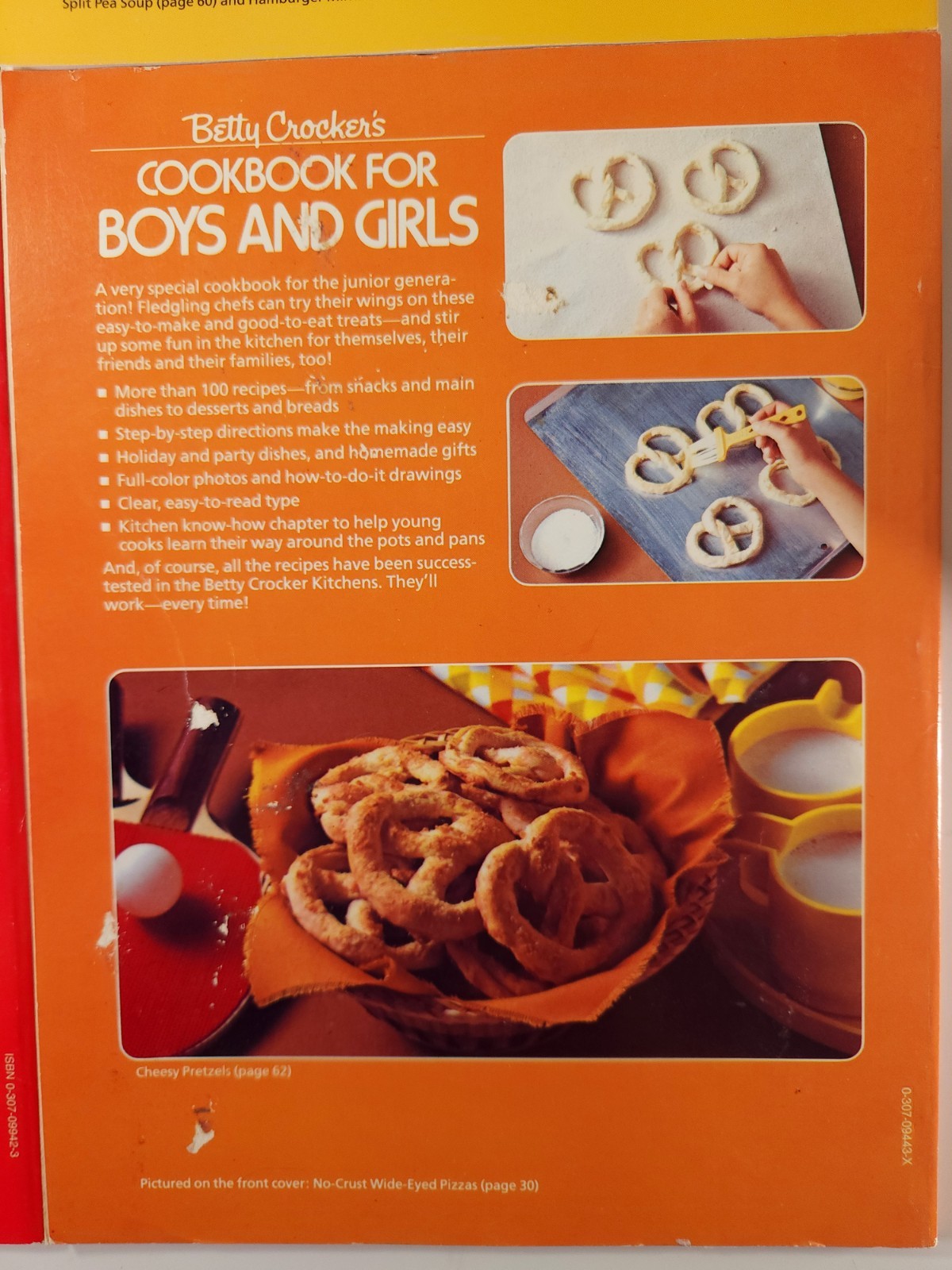 Vintage Betty Crocker Family Favorites Cookbook Lot of 4 with Slipcase 1980s