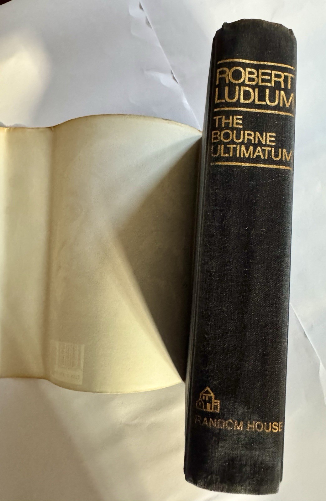 The Bourne Ultimatum First Edition Hard Cover Robert Ludlum