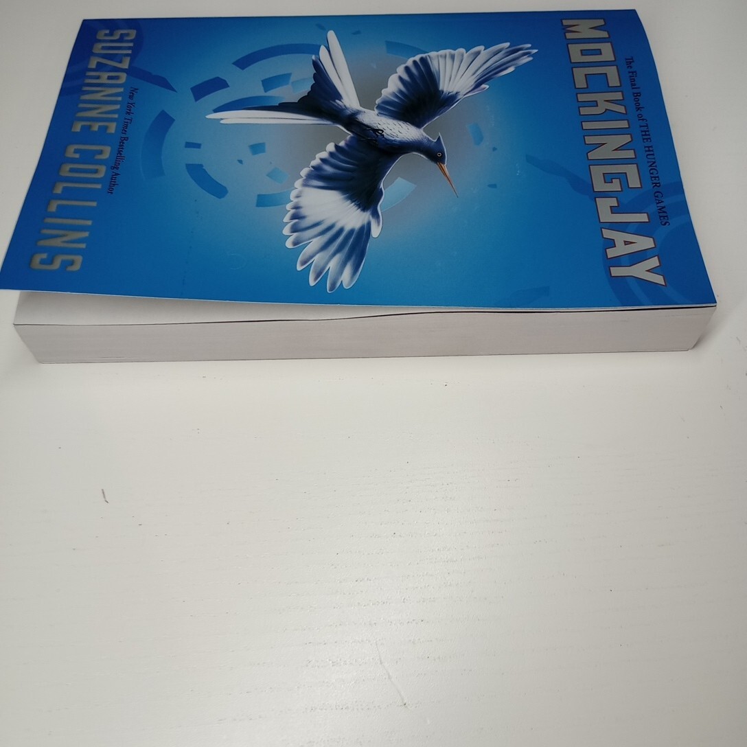 MOCKINGJAY by Suzanne Collins Hunger Games The Final Book of The Hunger Games