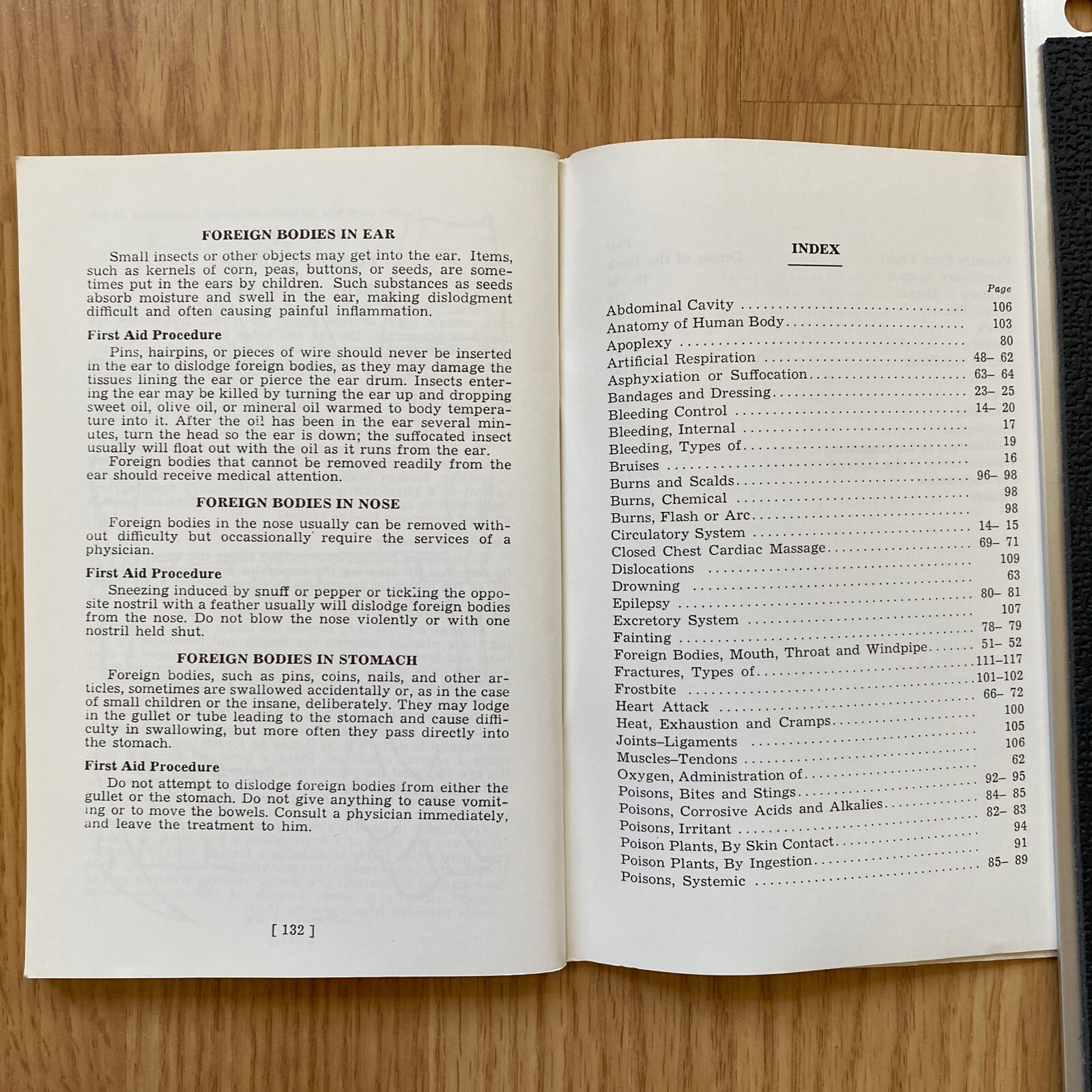 1971 State of Washington Industrial First Aid Booklet 134 Pages Dept. of L&I
