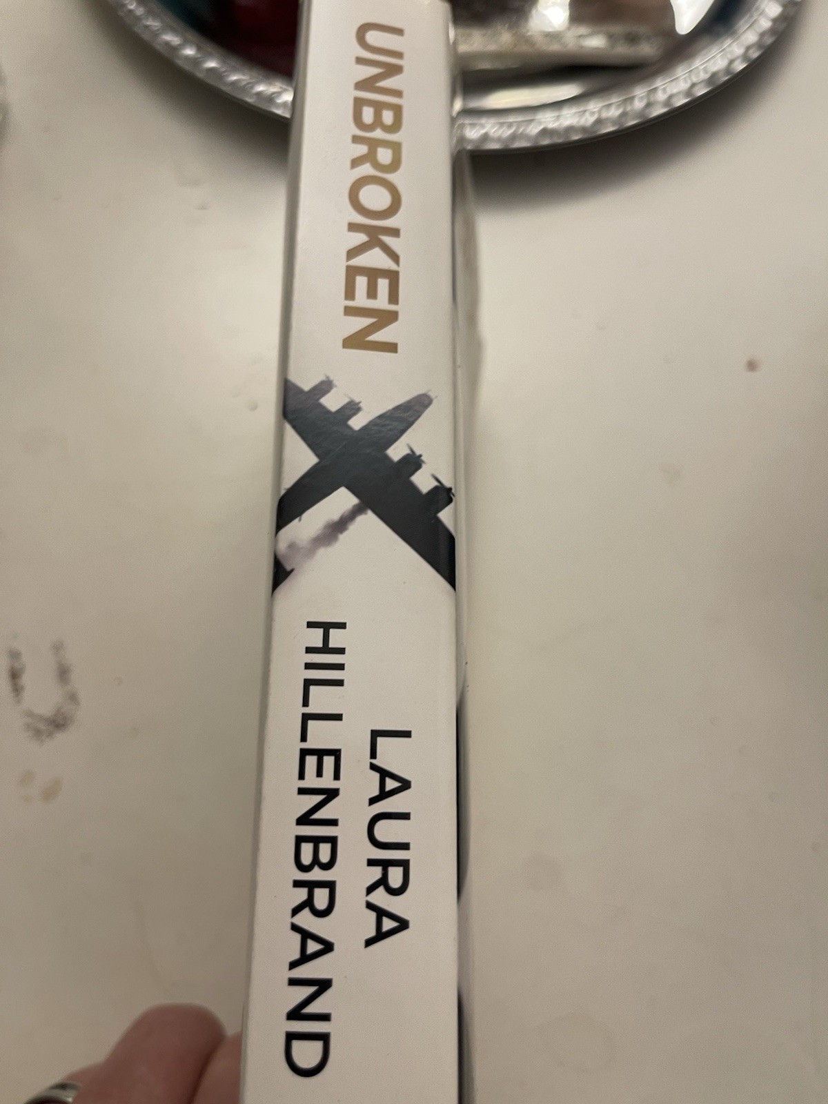 “Unbroken”New York Times Bestseller, 2010 Edition Paperback by Laura Hillenbrand
