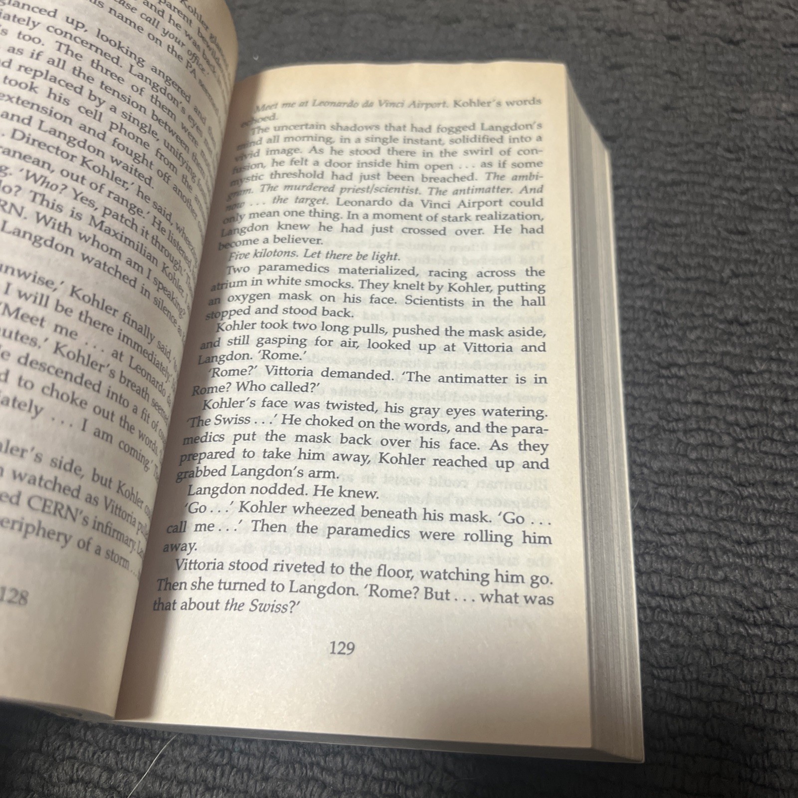 Dan brown , angels and demons paperback bookg20