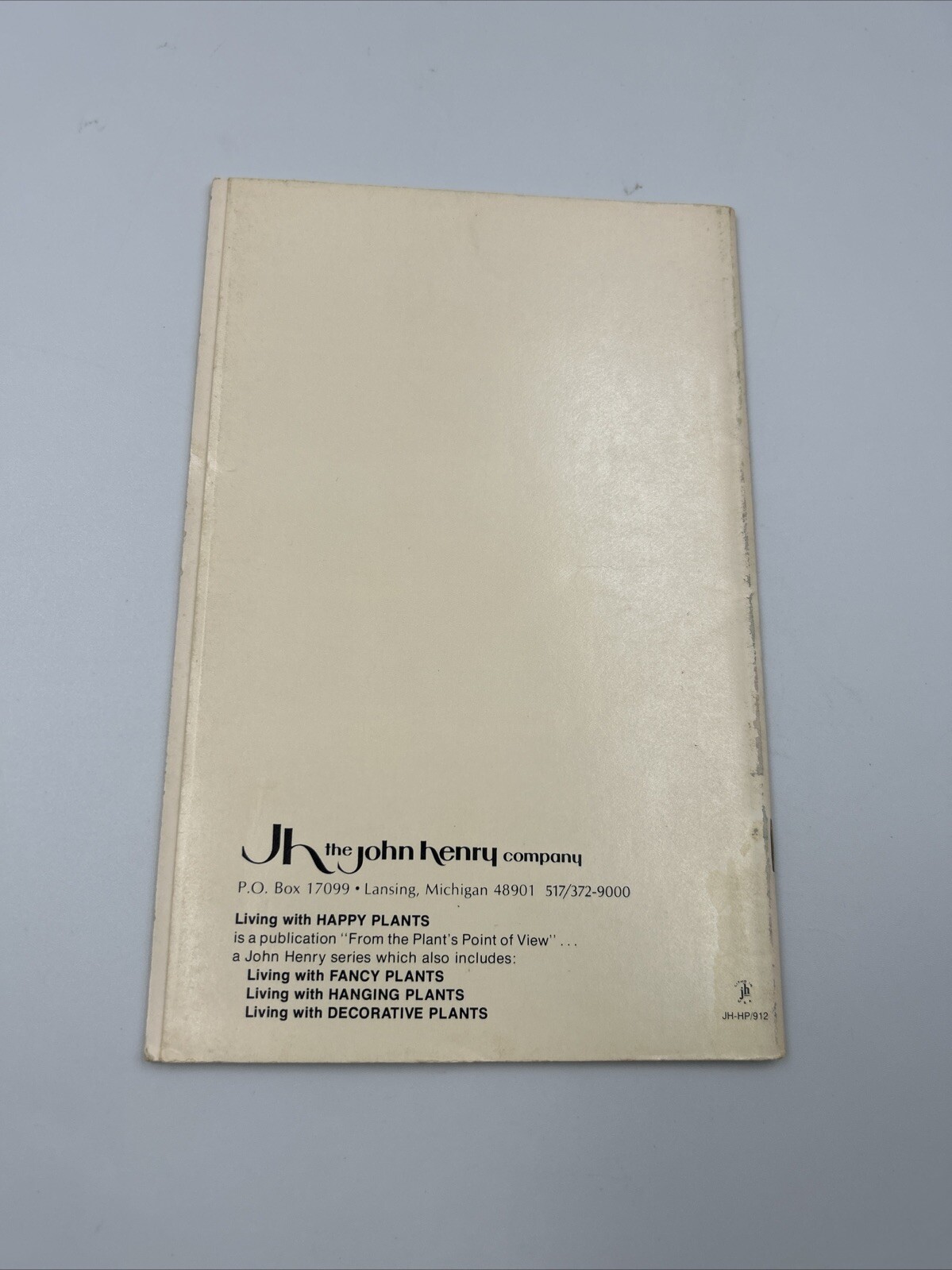 Living With Happy Plants Reference Guide Booklet + Color Photos 34 Pages B2-B2
