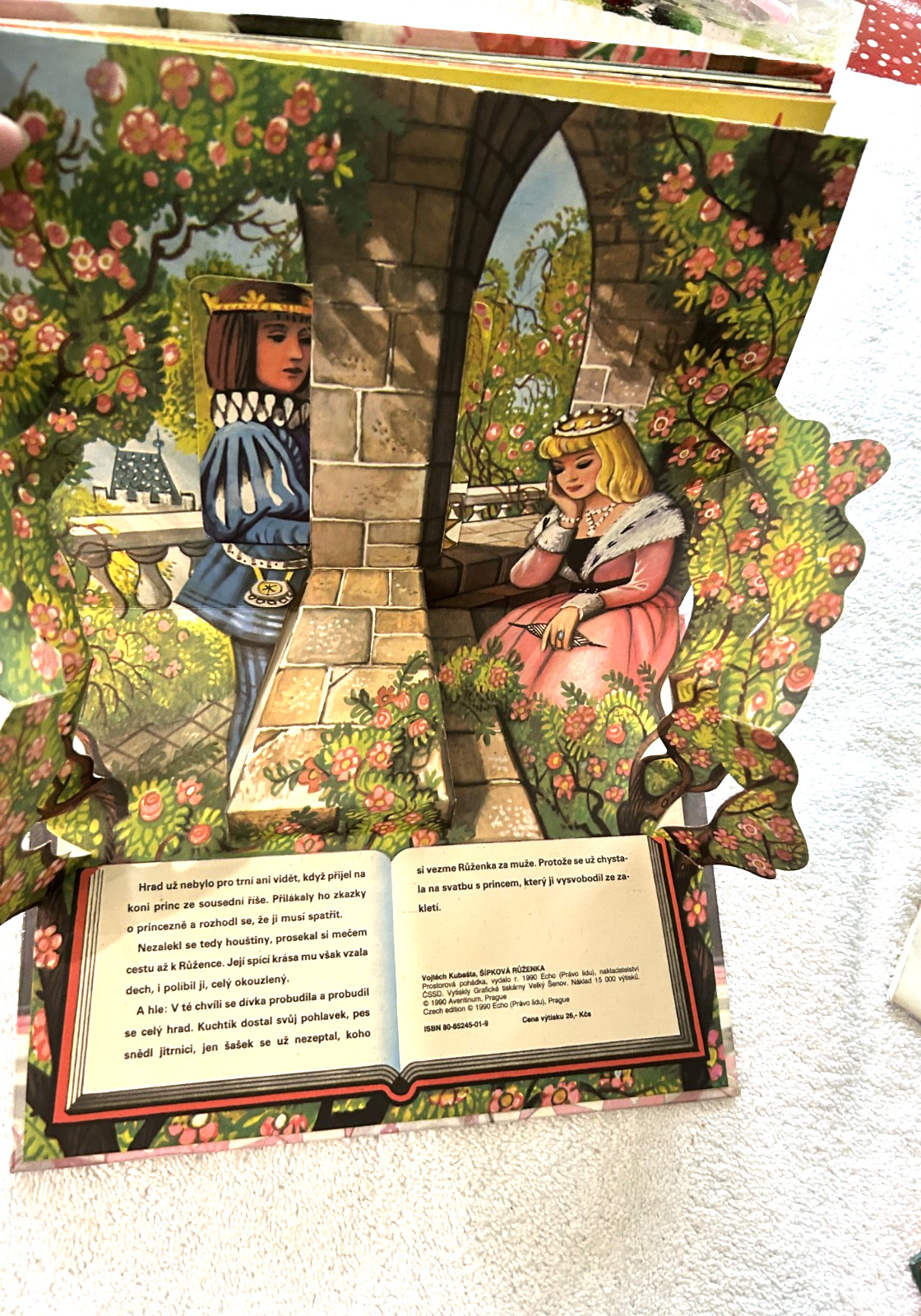 Czech Edition 1990 Prague SLEEPING BEAUTY V Kubasta pop up O SIPKOVE RUZENCE VG