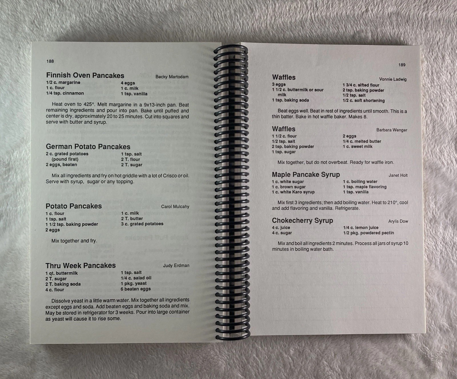 ST. JAMES UNITED CHURCH OF CHRIST Cookbook Barnesville Minnesota 1991 260 Pages