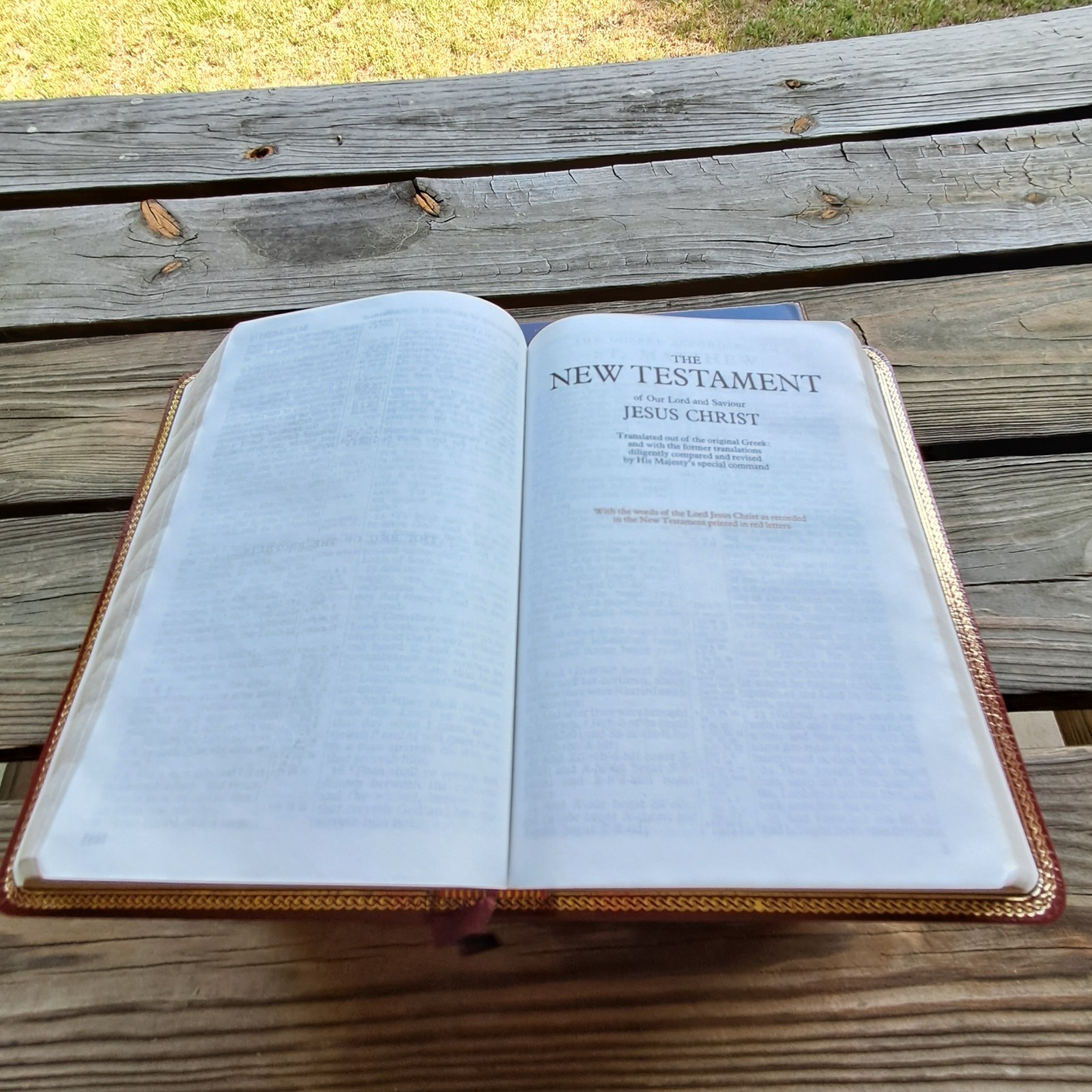HOLY BIBLE ROYAL SOVEREIGN WORLD KJV BURGANDY GENUINE BONDED LEATHER RED LETTER