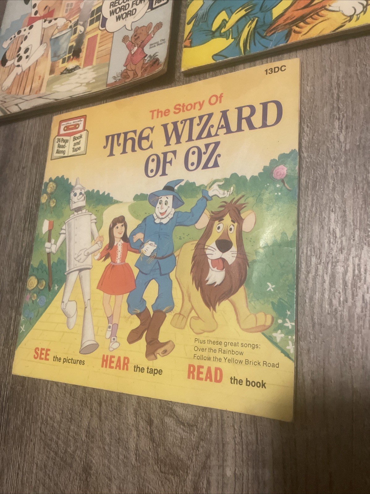3 Vtg. Books & 2 Record 45 RPM Wizard Of OZ & Huckleberry Hound