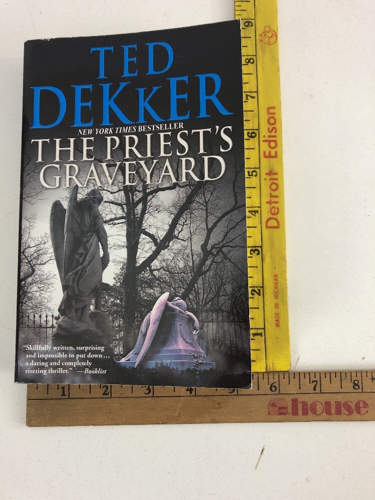 The Priest’s Graveyard – Ted Dekker (2011, Paperback)