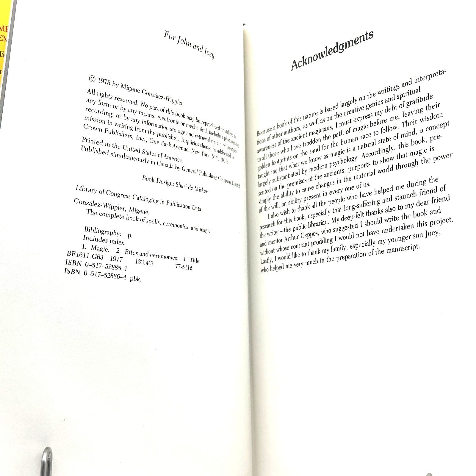 The Complete Book of Spells, Ceremonies, and Magic Migene González-Wippler 1978