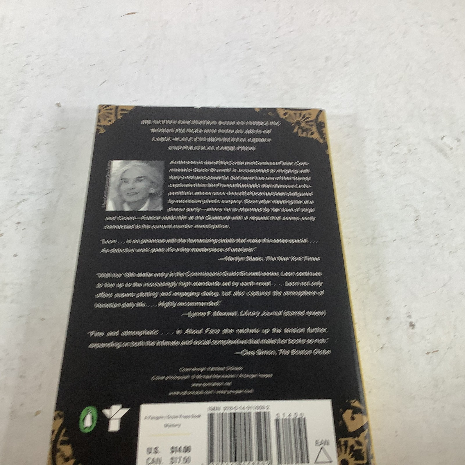 Donna Leon lot of 8 Commissario Guido Brunetti Mystery Series Trade PB Like New
