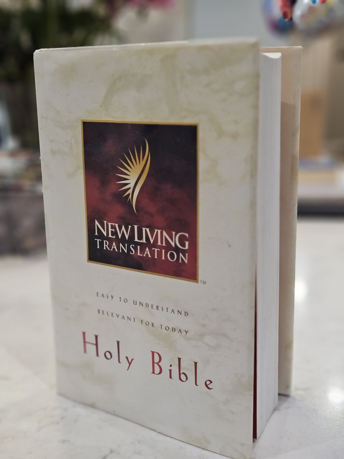 New Living Translation Holy Bible 1996 Tyndale Easy Understand BONUS! Hardcover