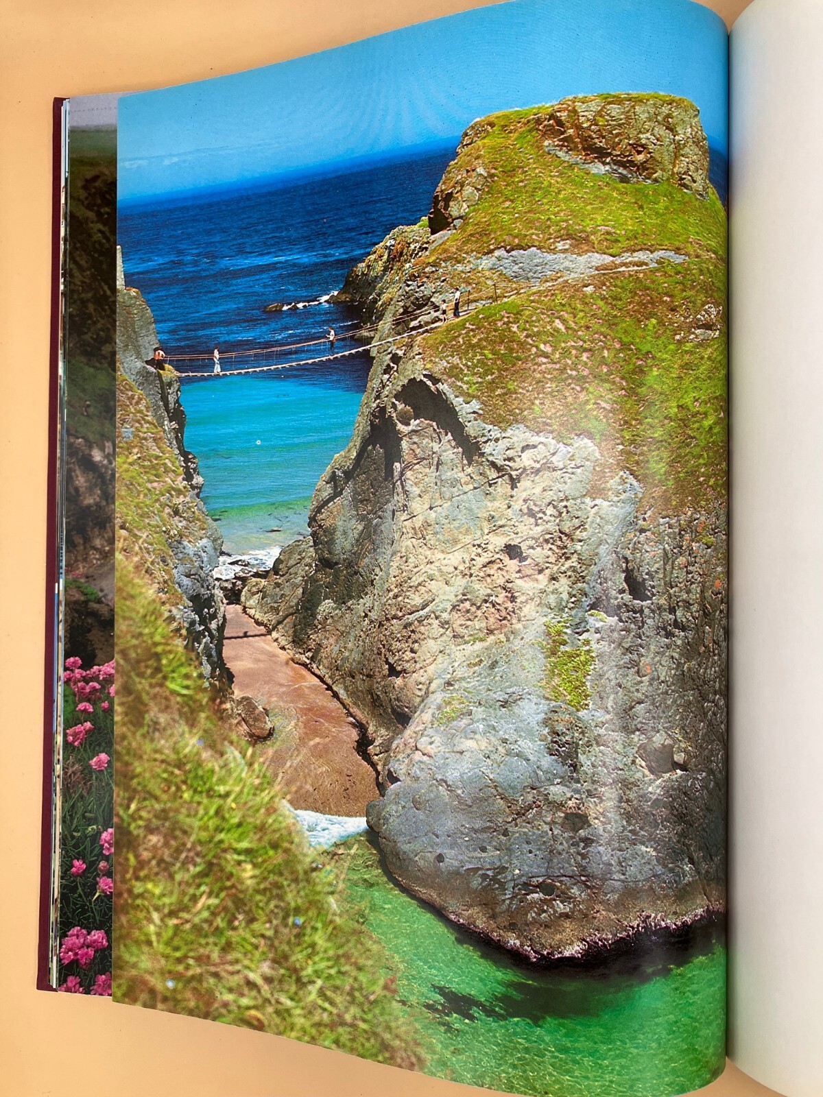 Ireland: It’s Beauty and Splendor by John Hinde, Hardcover with DJ, 1990