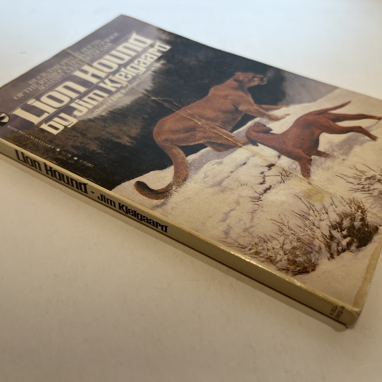 Lion Hound (1980 Softcover 5 1/4 x 7 1/2 inches, 131 pages. Bantam Skylark…