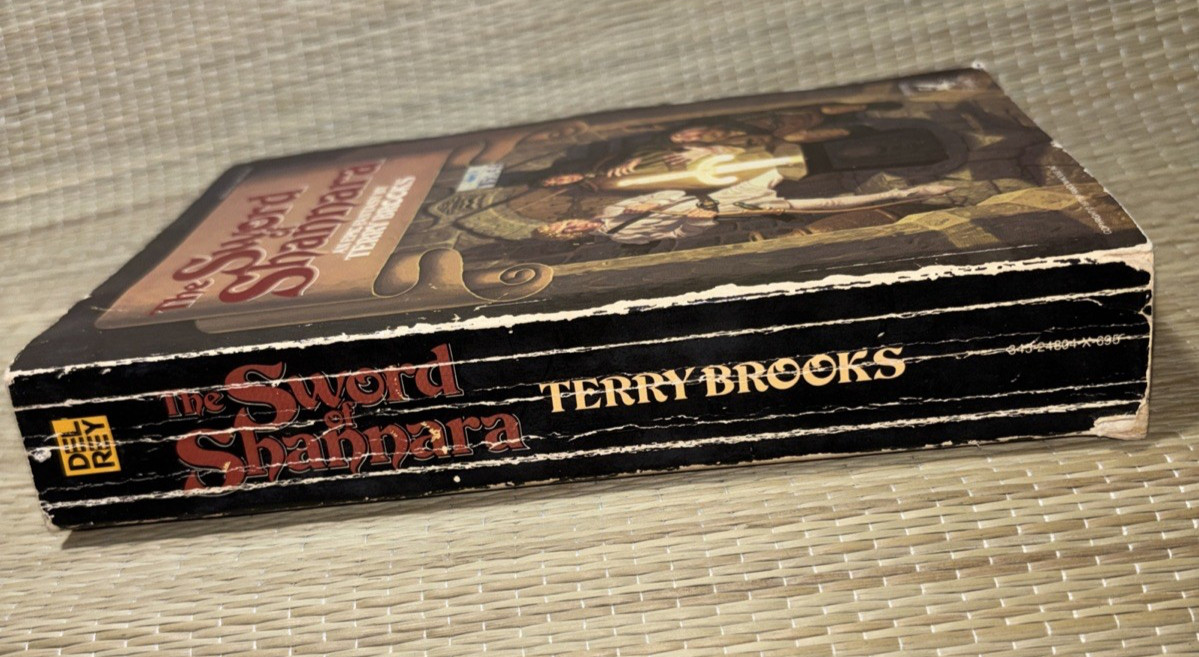 Mixed Lot of 32 PBs SCI-FI, Fantasy, Adventure, Novelization, Gremlins, VTG GOOD