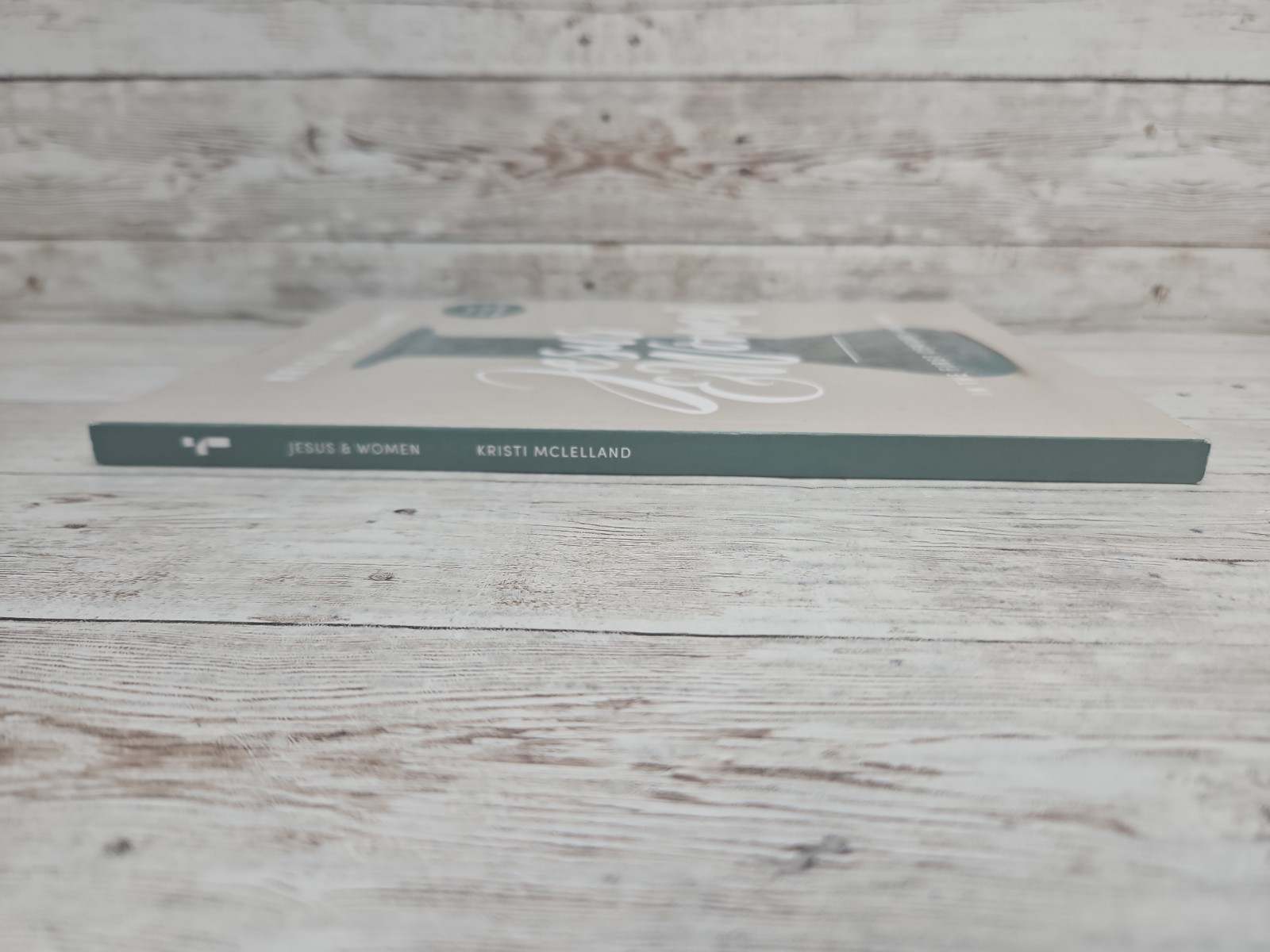 Jesus and Women: In the First Century and Now – Paperback – Kristi Mclelland NEW