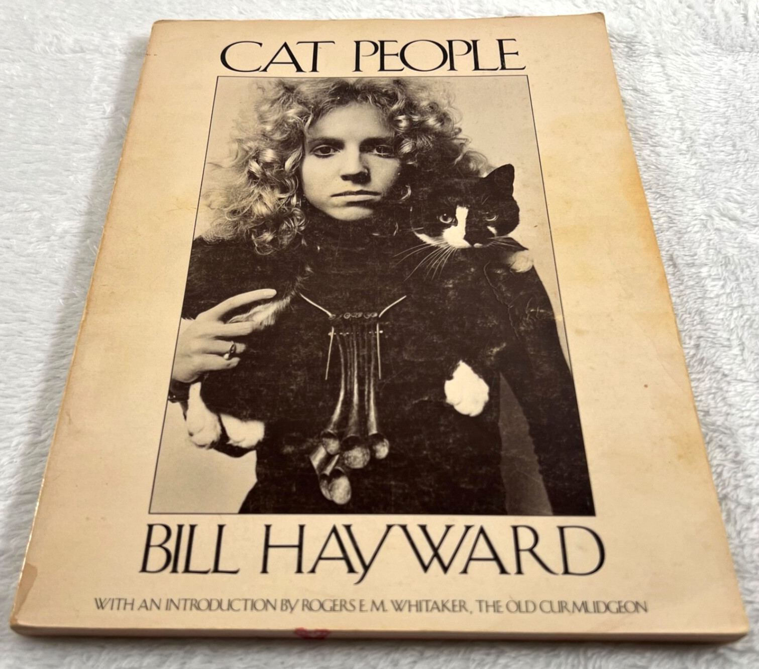 Cat People by Bill Hayward Softcover First Edition, 2nd Printing 1978, 158 pages