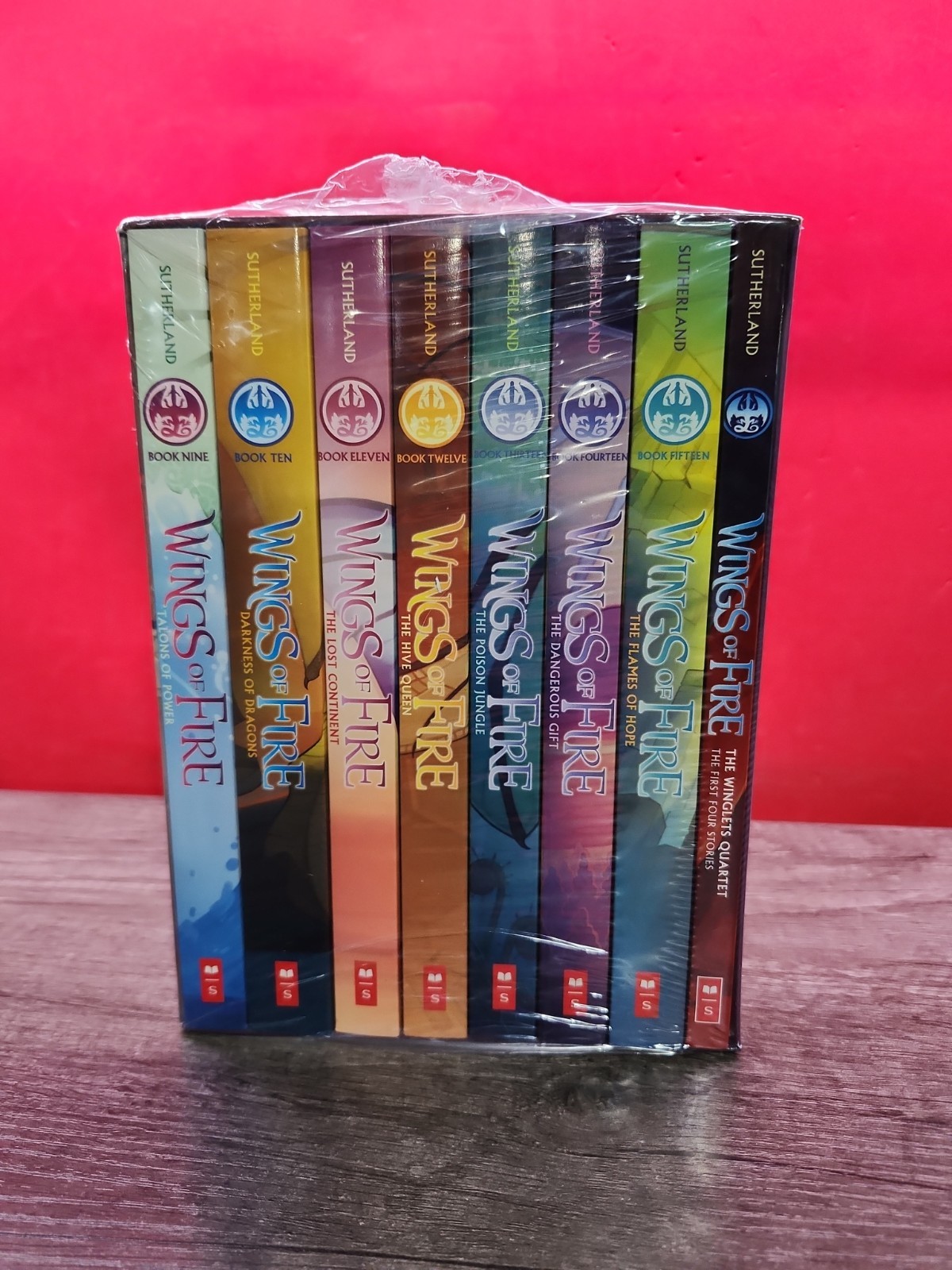 Wings of Fire: 8 Book Box Set (# 9-15 + The Winglets Quartet) Tui T Sutherland