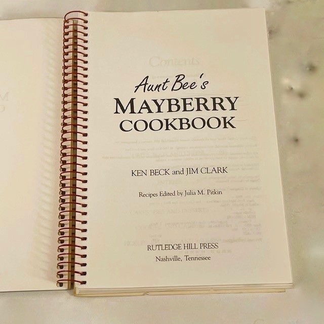 AUNT BEE’S MAYBERRY COOKBOOK ~ Ken Beck and Jim Clark ~ 1991 PB