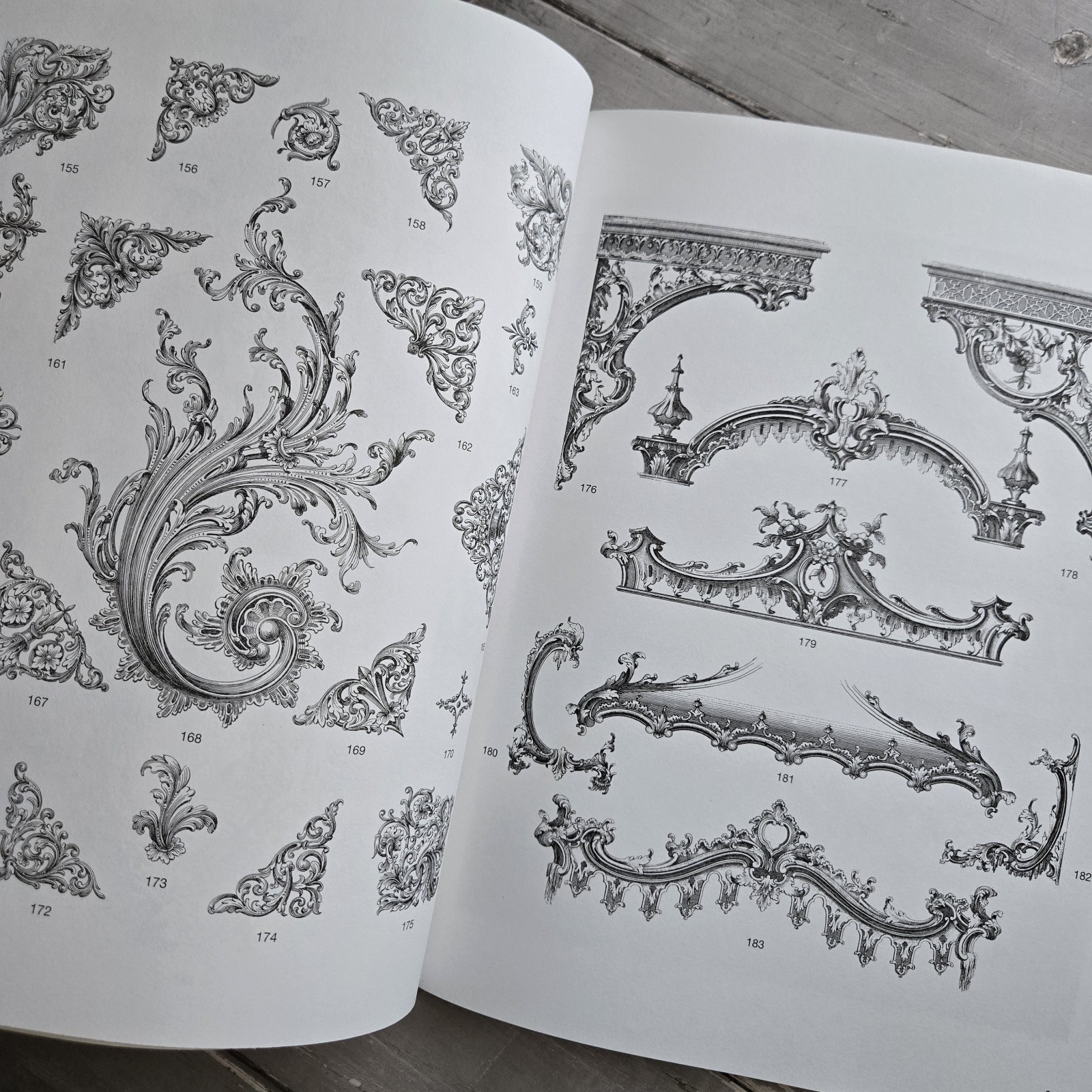 408 Victorian Ornamental Designs [w/ CDROM] by Dover