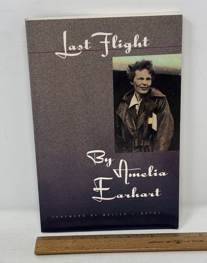Last Flight By Amelia Earhart historical nonfiction 135 pages softcover