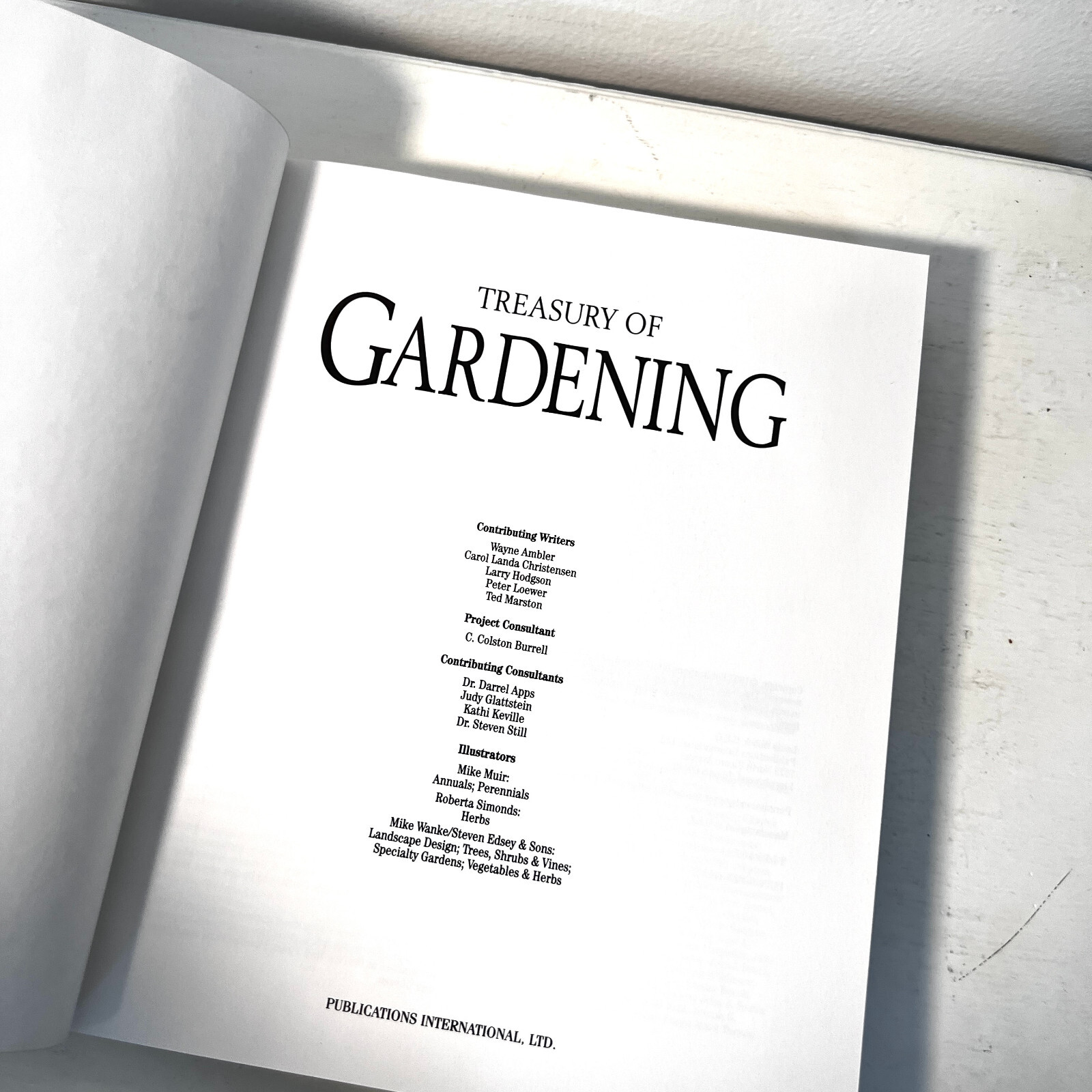 Treasury of Gardening Hardcover 1997 Full Color Clean Unread Condition 9.25 x 11